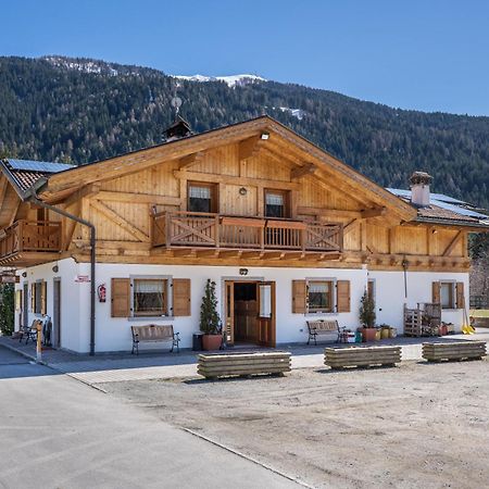 Chalet Camping Fae 1 มาดอนนาดีกัมปิโญ ภายนอก รูปภาพ