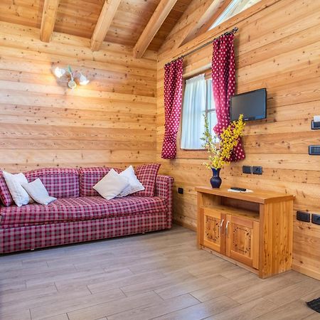 Chalet Camping Fae 1 มาดอนนาดีกัมปิโญ ภายนอก รูปภาพ