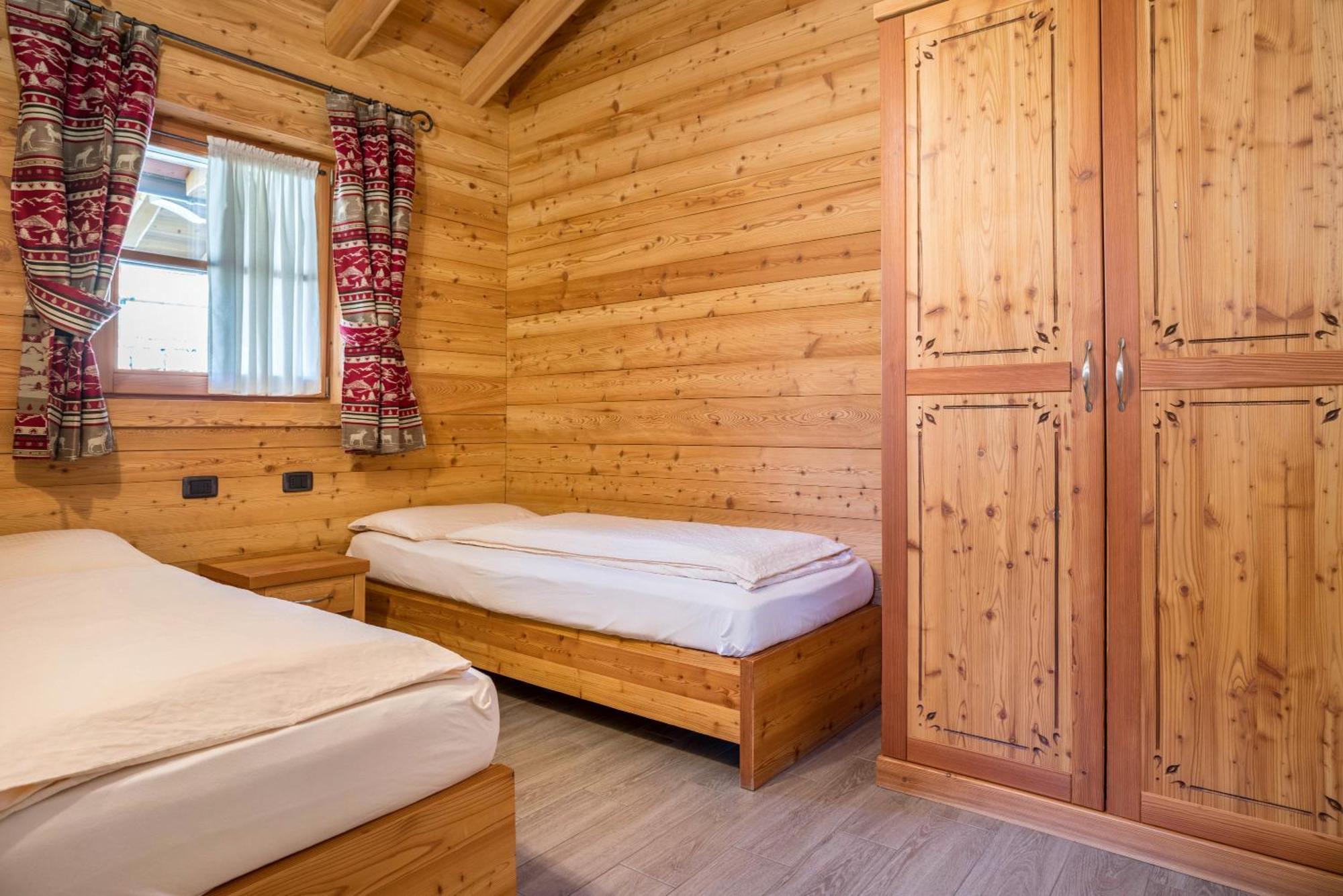 Chalet Camping Fae 1 มาดอนนาดีกัมปิโญ ภายนอก รูปภาพ