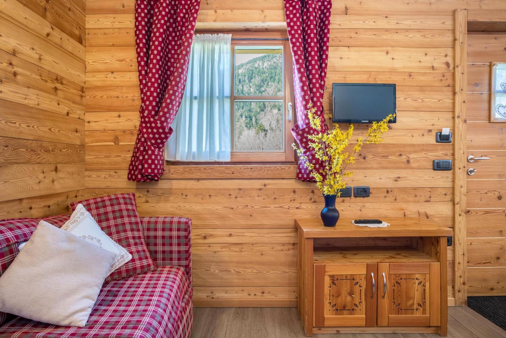 Chalet Camping Fae 1 มาดอนนาดีกัมปิโญ ภายนอก รูปภาพ