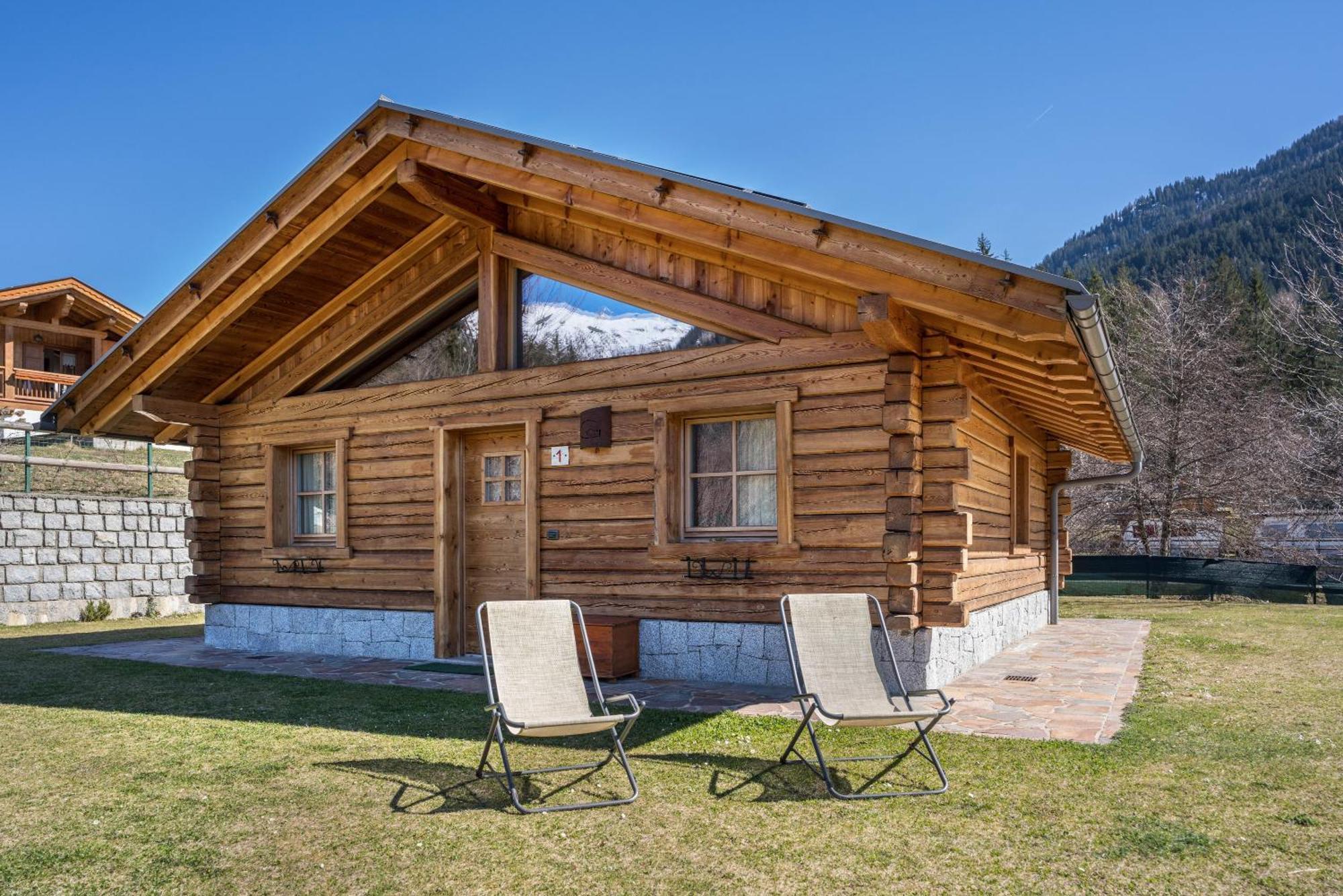 Chalet Camping Fae 1 มาดอนนาดีกัมปิโญ ภายนอก รูปภาพ